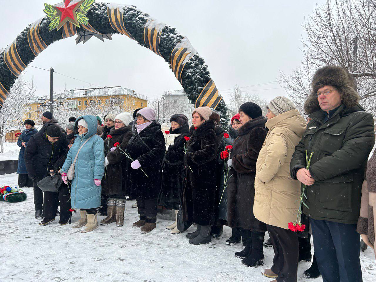 Братск чтит героев: трогательный митинг в честь Дня Неизвестного солдата