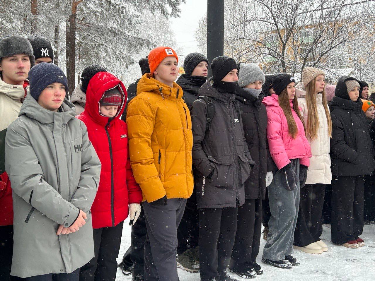 Братск чтит героев: трогательный митинг в честь Дня Неизвестного солдата