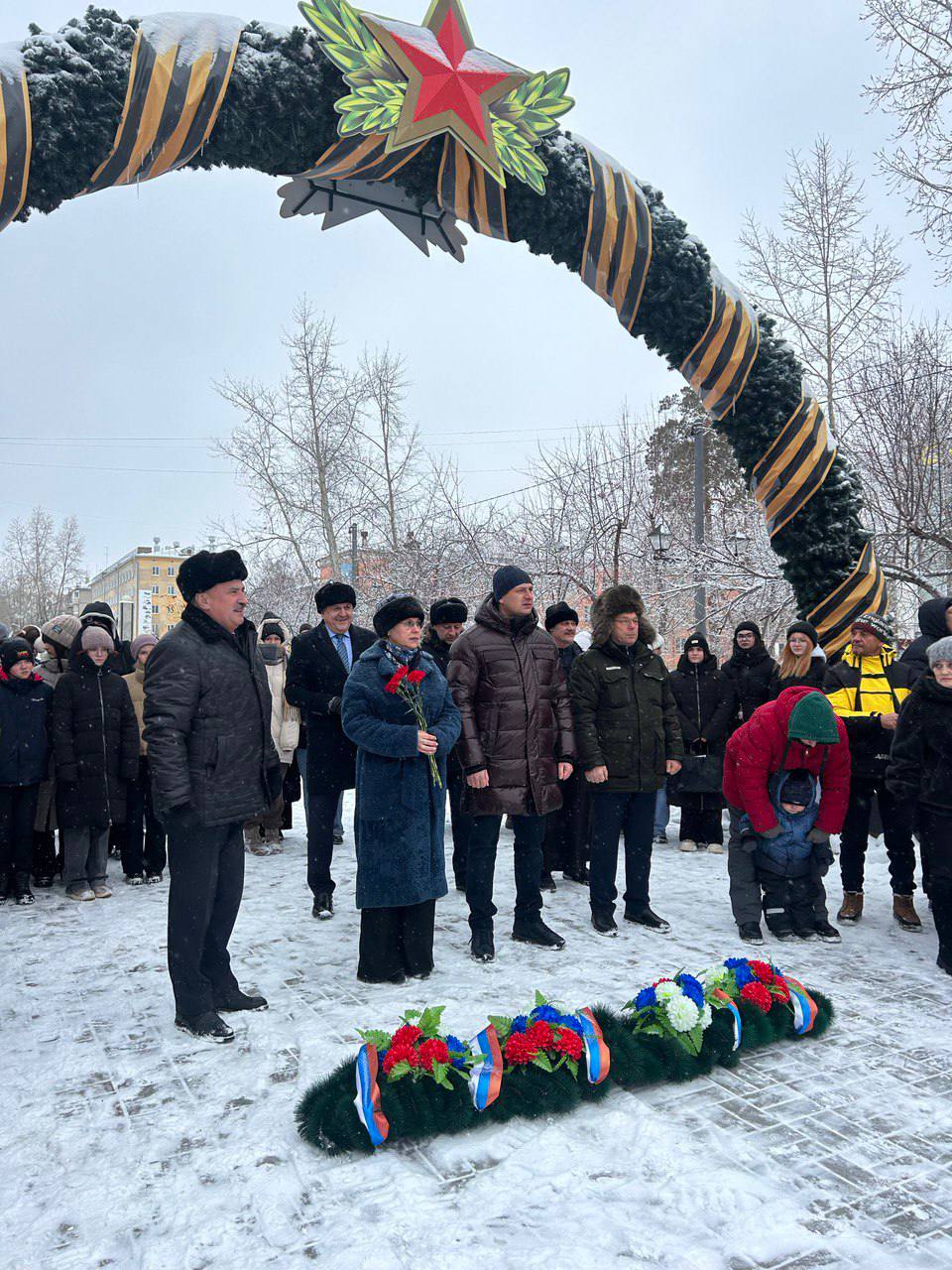 Братск чтит героев: трогательный митинг в честь Дня Неизвестного солдата