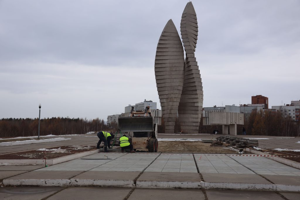 285 кв метров тротуарной плитки заменят на территории Мемориала Славы в Братске