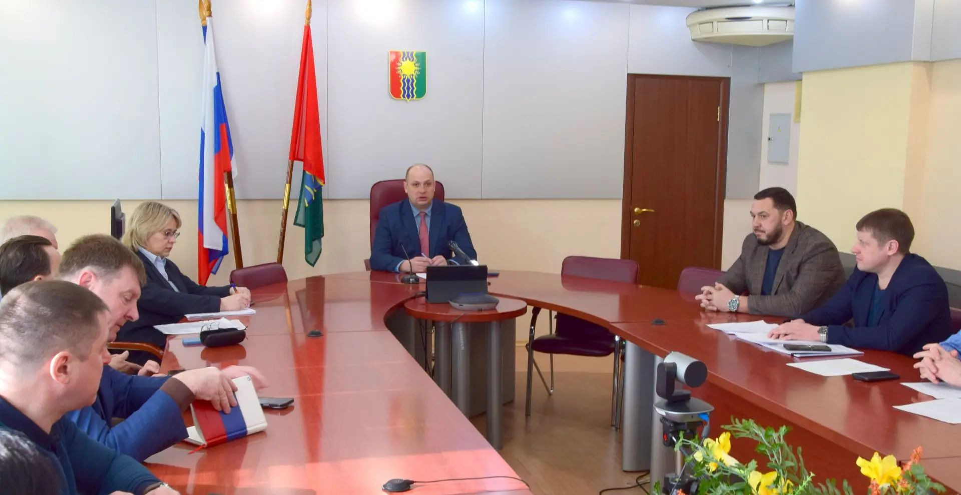 Заседание в конференц-зале с чиновниками