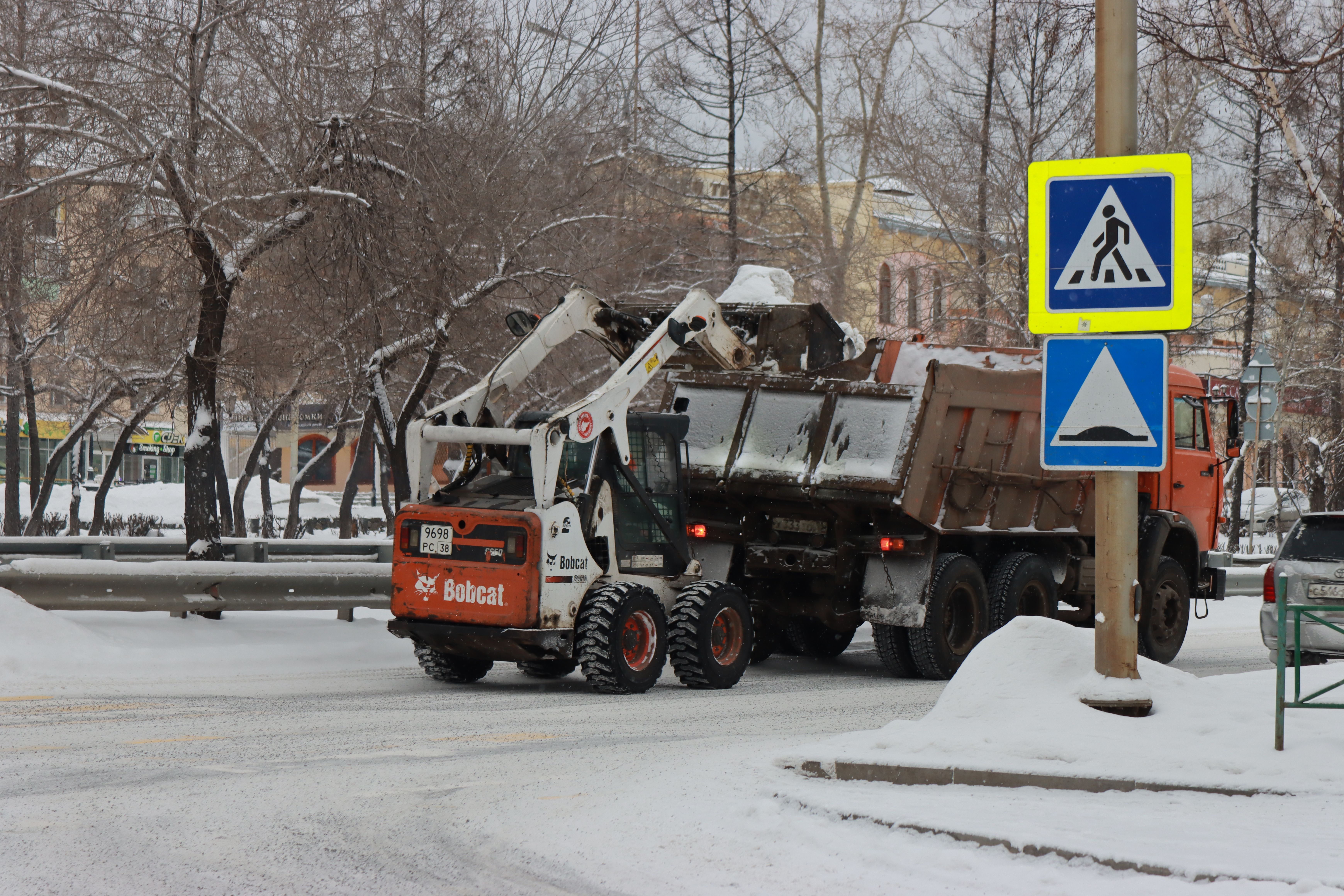 8200 кубов снега вывезли с улиц Братска с начала зимы