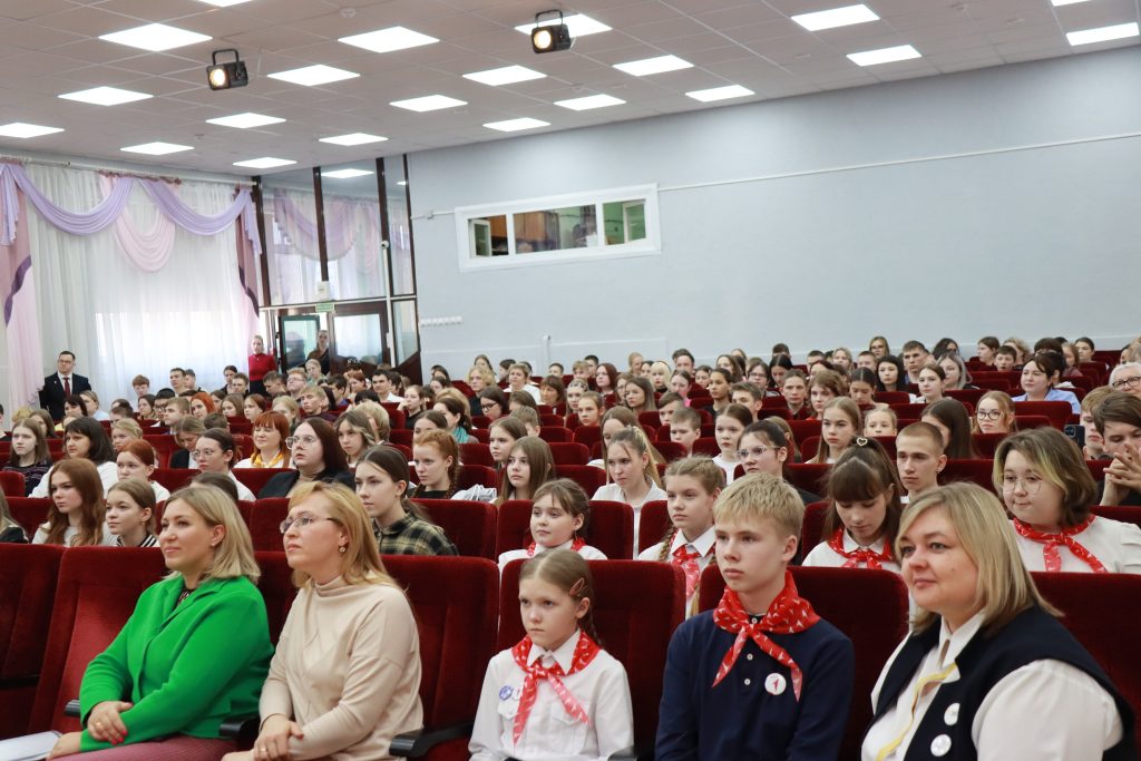 200 юных патриотов из Братска примут участие в проекте "Хранители истории"