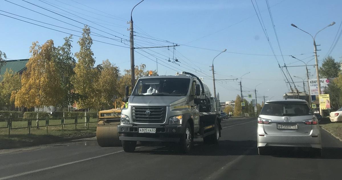 На улице Крупской в Братске укладывают асфальт
