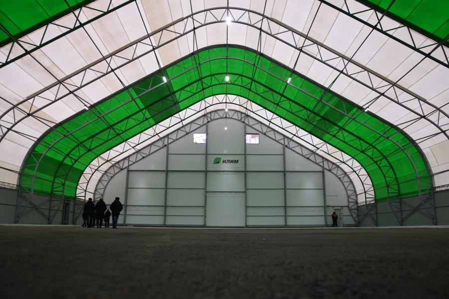 В центре Братска завершается строительство крытого катка