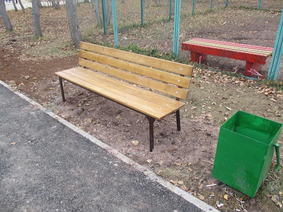 Продолжается благоустройство парка в братском микрорайоне 10