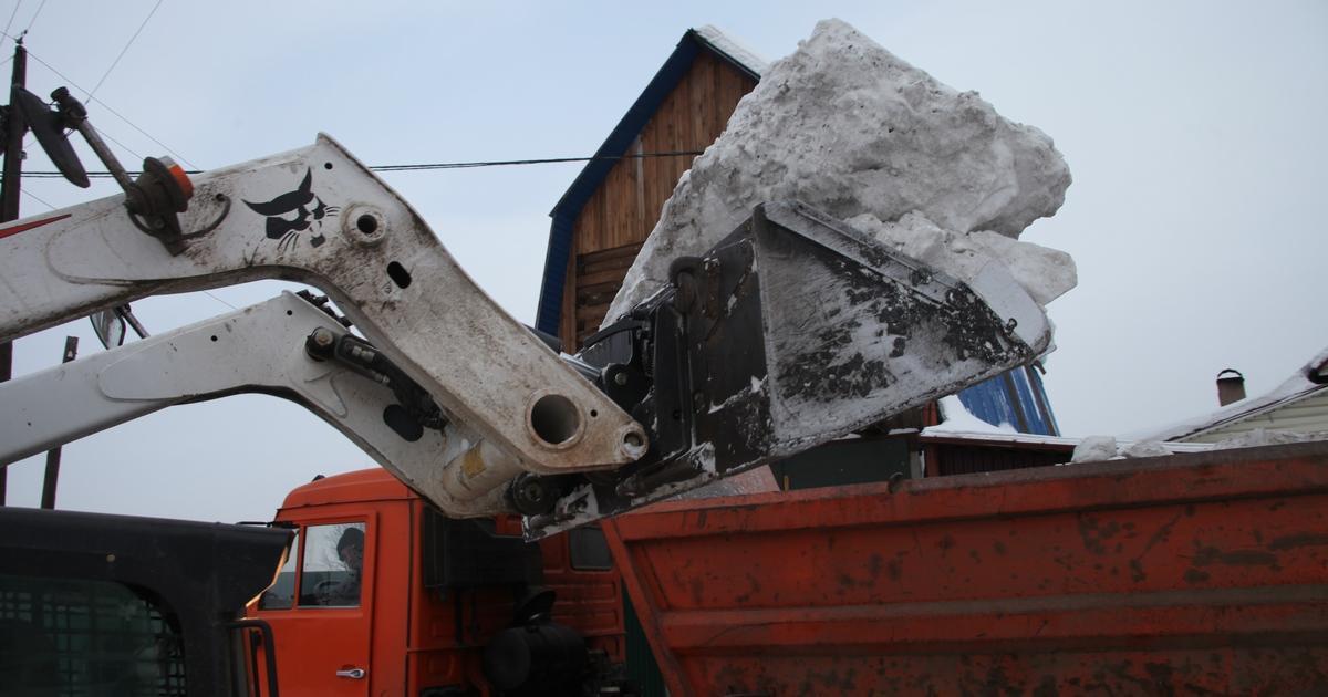 До 45 единиц техники задействовано на очистке улиц Братска от снега