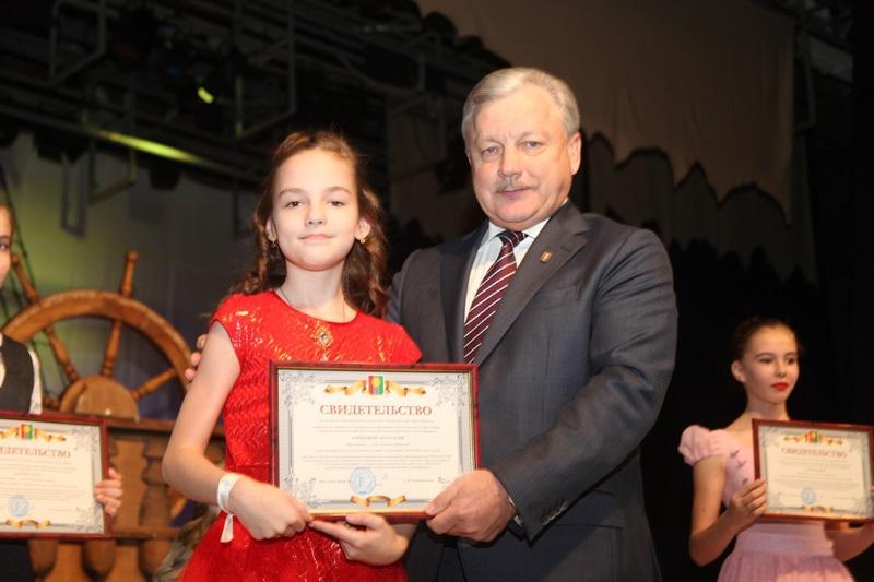 Одаренным детям в Братске вручили свидетельства на стипендии мэра