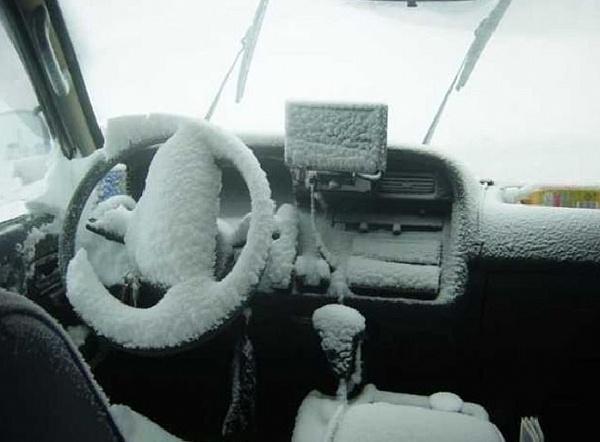 Сотрудники полиции просят водителей помогать друг другу на трассах