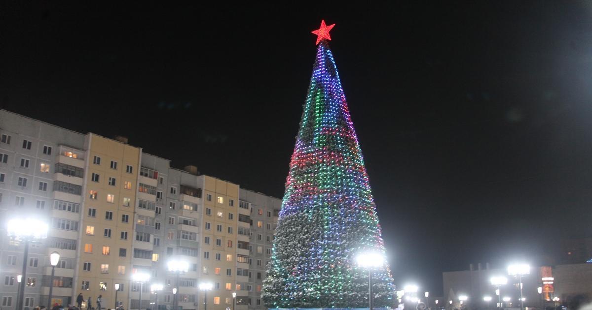 В Братске открыли главную новогоднюю елку города
