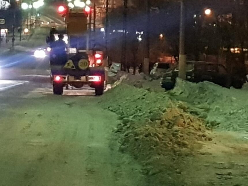 50 машин работает на улицах Братска для очистки от снега