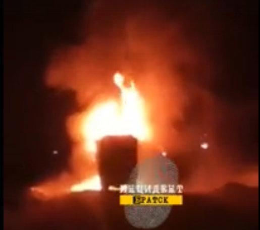 На трассе Братск - Усть-Кут дотла сгорел грузовик