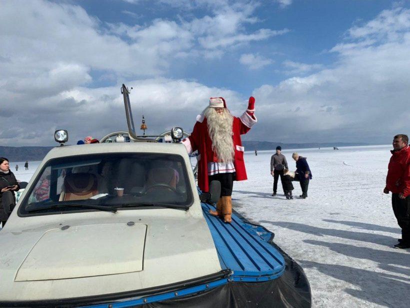 Деды Морозы разных стран встретились на Байкале. Фото