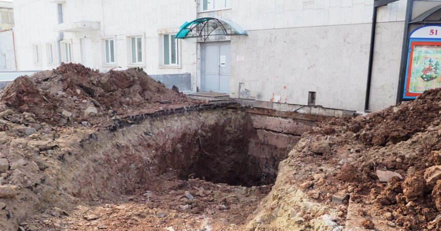 Слесарь пострадал при ремонте трубопровода у ТКЦ "Братск-АРТ"