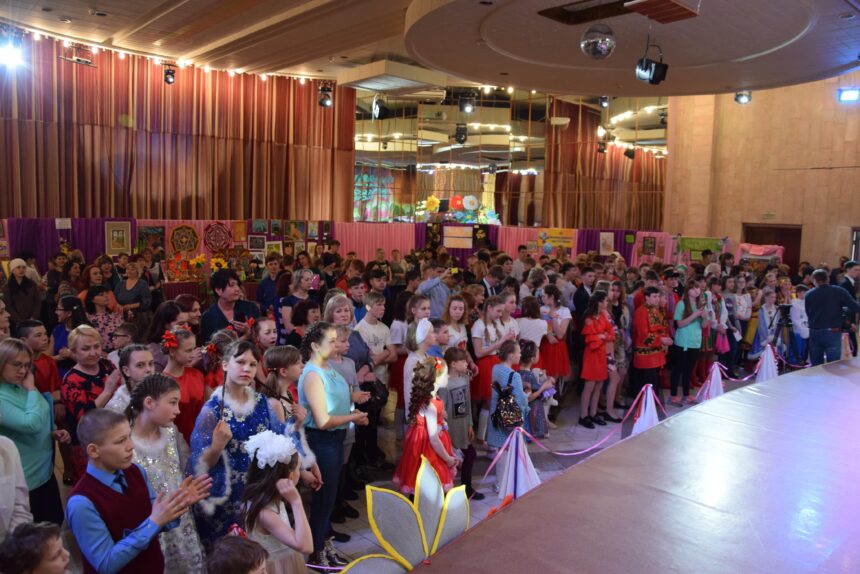 275 участников боролись за право выступить в финале конкурса "Байкальская звезда"