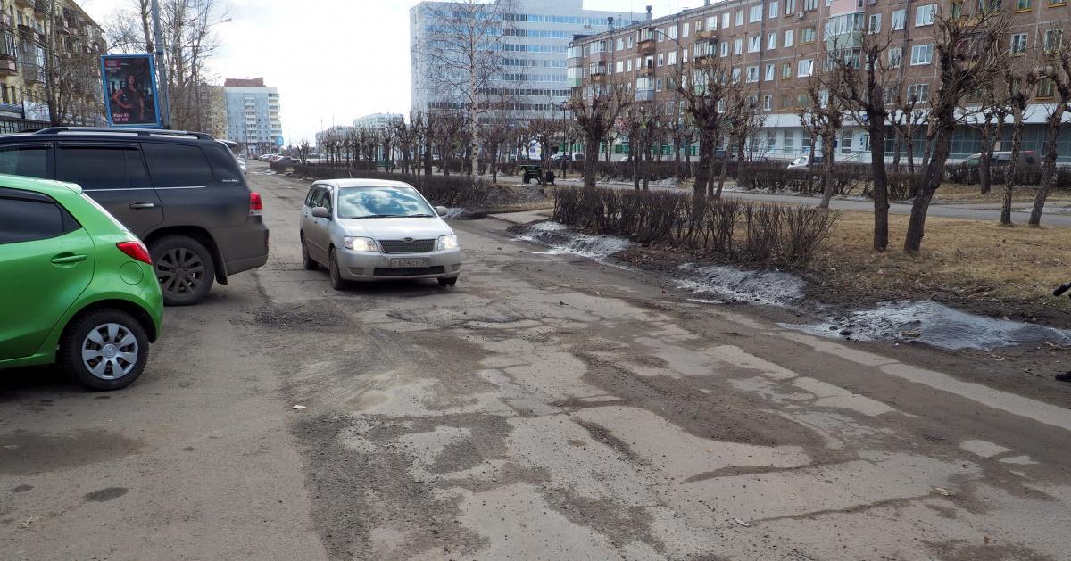 В Братске устраняют локальные повреждения дорожного полотна