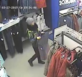 В Братске женщина совершила кражу из магазина спорттоваров