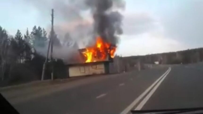 Бывший пост ДПС сгорел в Братском районе
