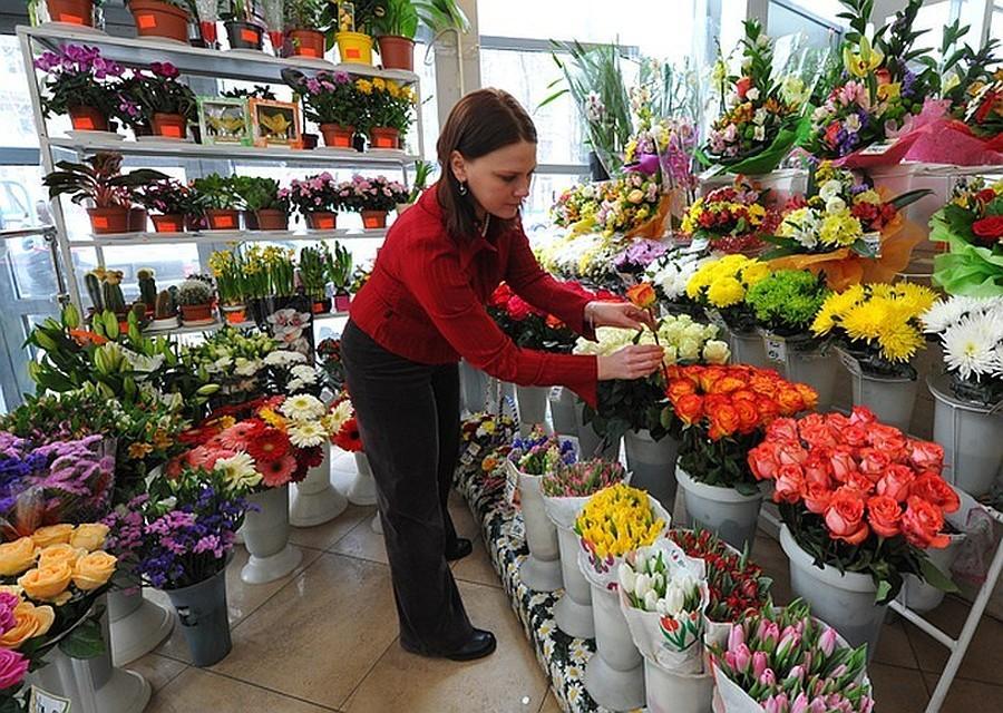 Нетрезвый мужчина, вооруженный ножом ограбил магазин цветов на улице Гиндина