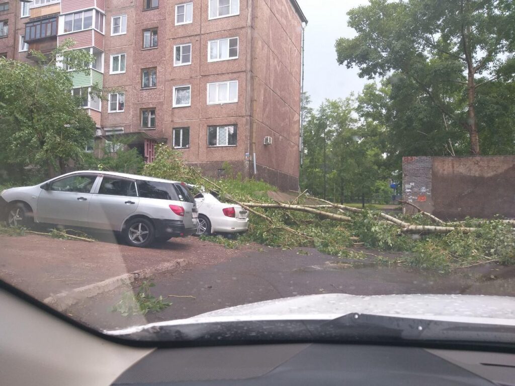 Последствия сильного ветра в Братске. Фоторепортаж очевидца