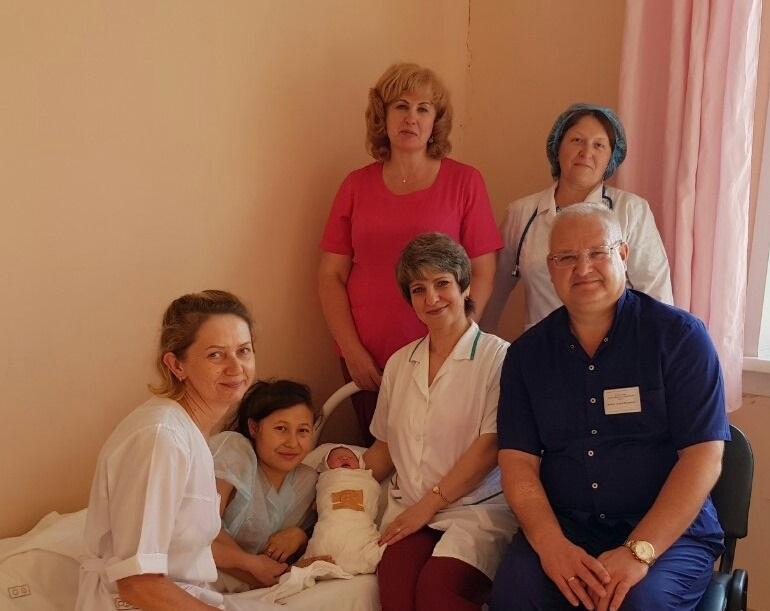 У эвакуированной из зоны затопления в Братск пациентки родилась девочка 29 июня