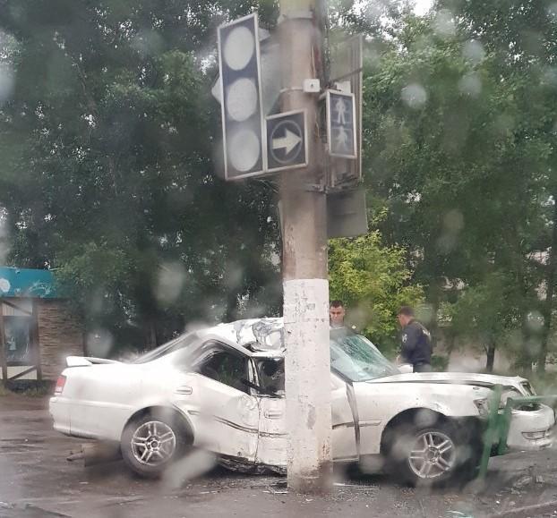 30-летний водитель погиб в результате ДТП на перекрестке улиц Ленина и Космонавтов