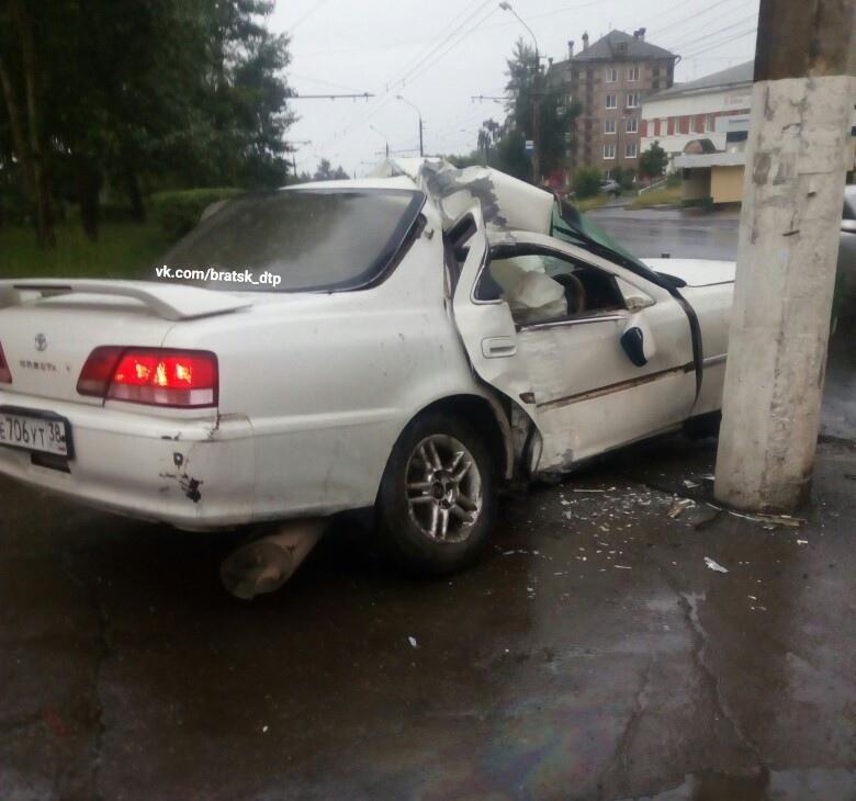 30-летний водитель погиб в результате ДТП на перекрестке улиц Ленина и Космонавтов