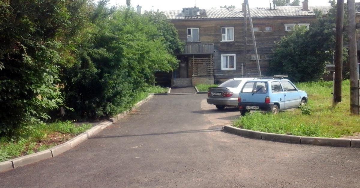 Благоустройство дворов домов № 4 и 6 по улице Енисейской в Правобережном районе завершилось