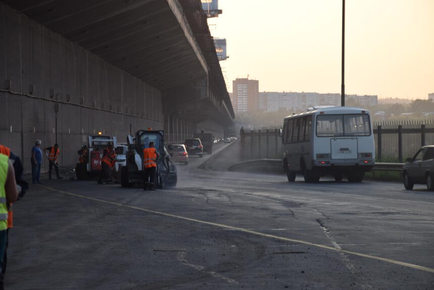 Продолжается ремонт дороги на Братской ГЭС. Фото