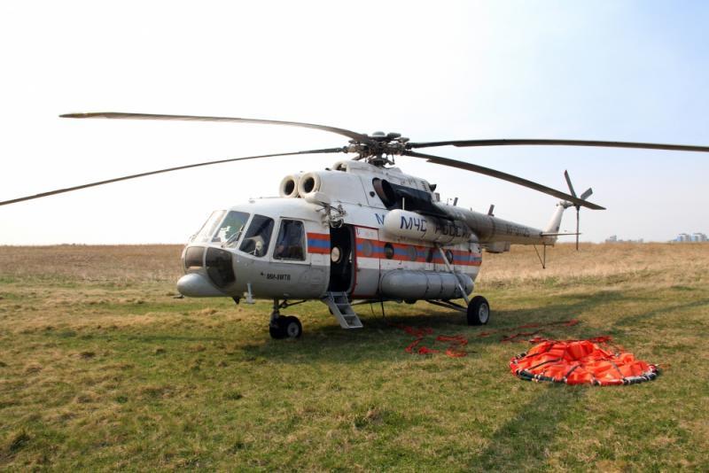Авиация МЧС России ликвидирует пожары в районах Иркутской области. Видео