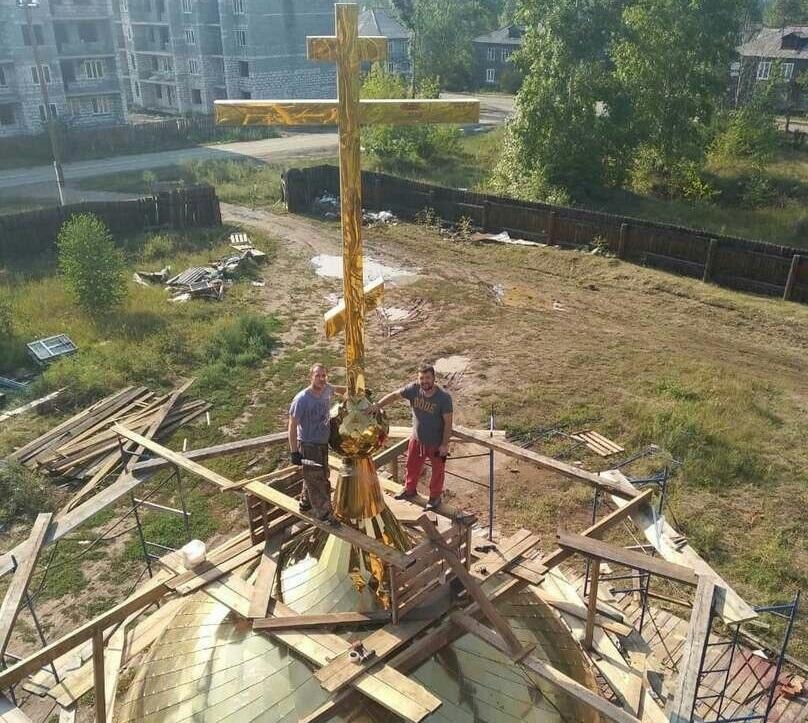 Новые купола установили на здание строящегося Преображенского храма