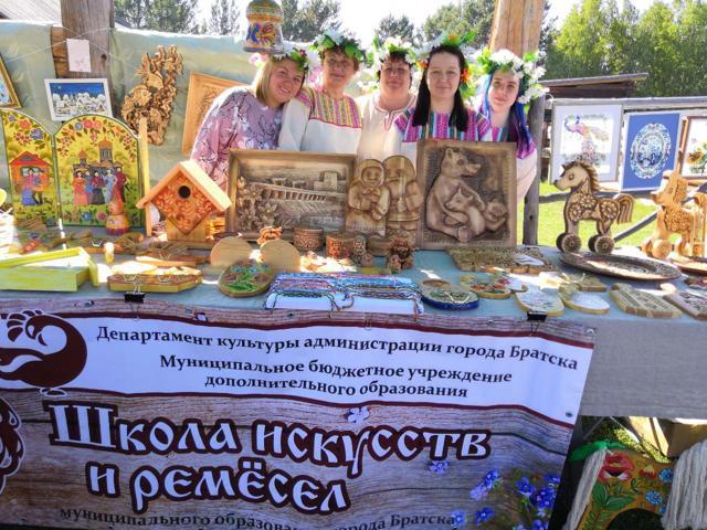 Преподаватели братской Школы искусств и ремесел вернулись с наградами с двух творческих форумов