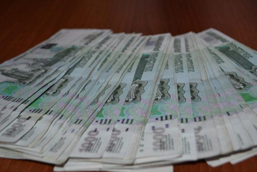 Иркутская семья выплатила 6,6 миллиона рублей долга ради поездки за границу
