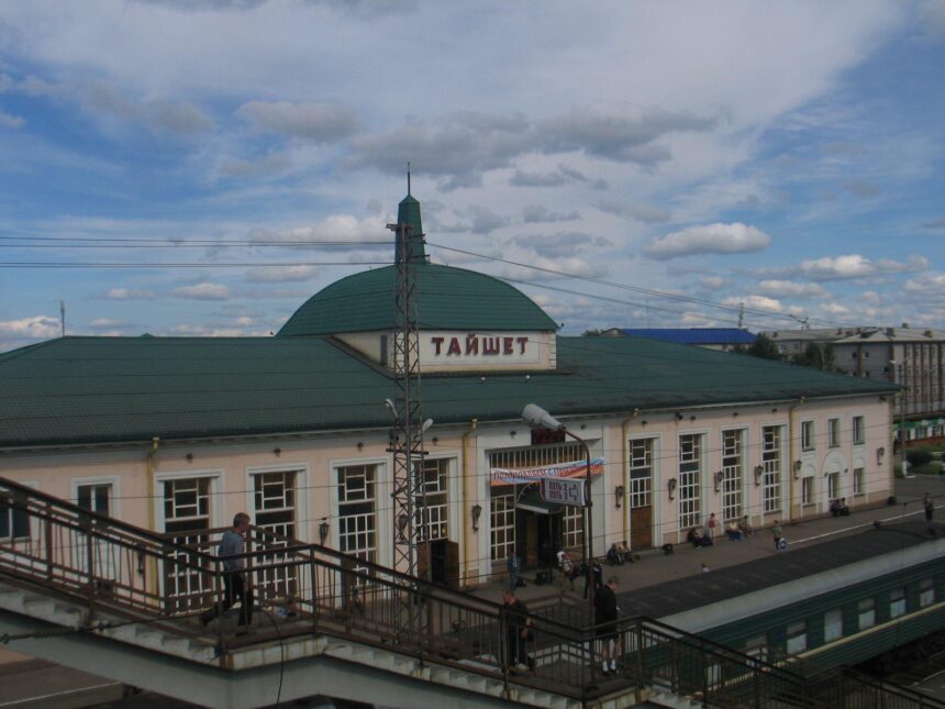 Мужчину оштрафовали за оскорбление женщины на вокзале в Тайшете
