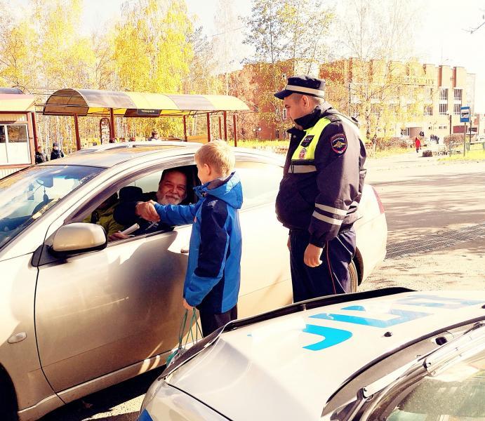 Полицейские провели для школьников акцию по безопасности дорожного движения