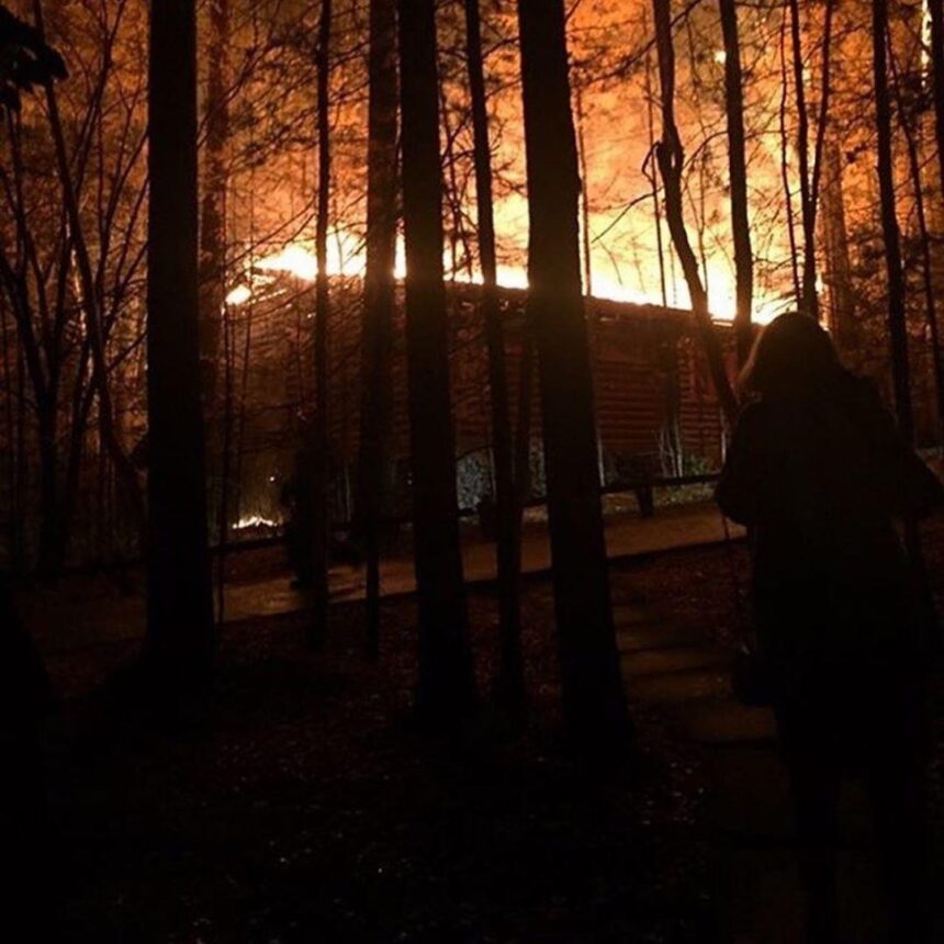 Пожар на базе отдыха "Лукоморье" произошел в Братске в минувшие выходные