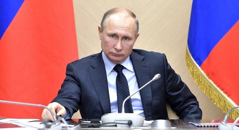 В. Путин предложил тем, кто не может помогать пострадавшим от паводков от всего сердца, найти другую работу