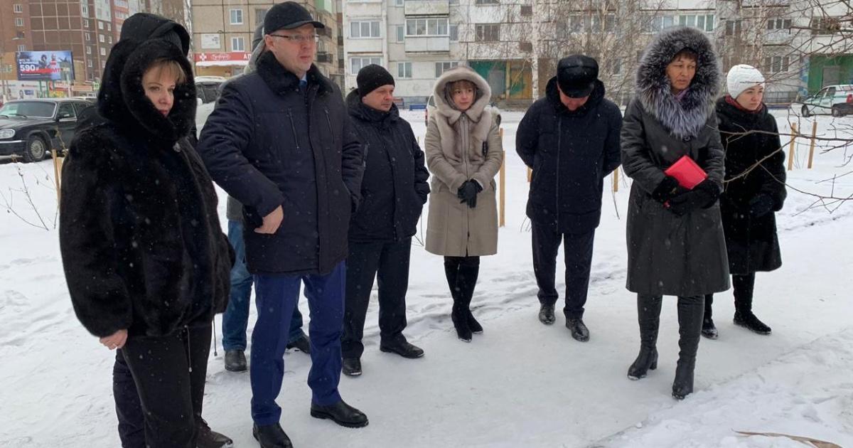 Ход работ по обустройству сквера 45-го квартала проверили в Братске