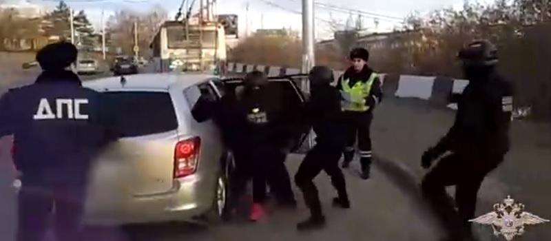 Деятельность крупной наркогруппировки и поставку 20 кг наркотиков в Иркутск пресекла полиция