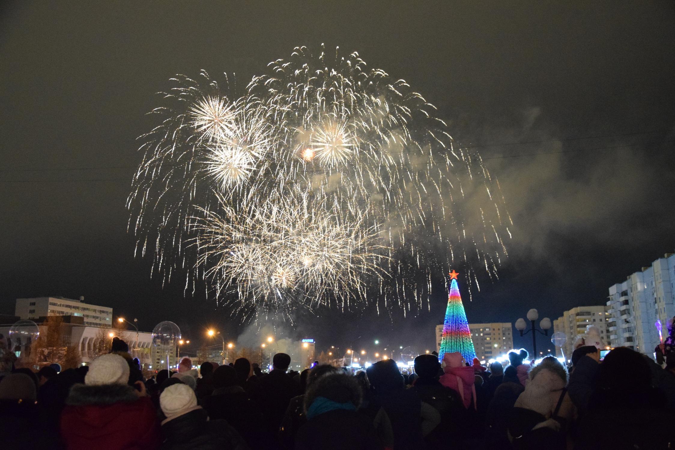 Главная новогодняя елка открылась в Братске