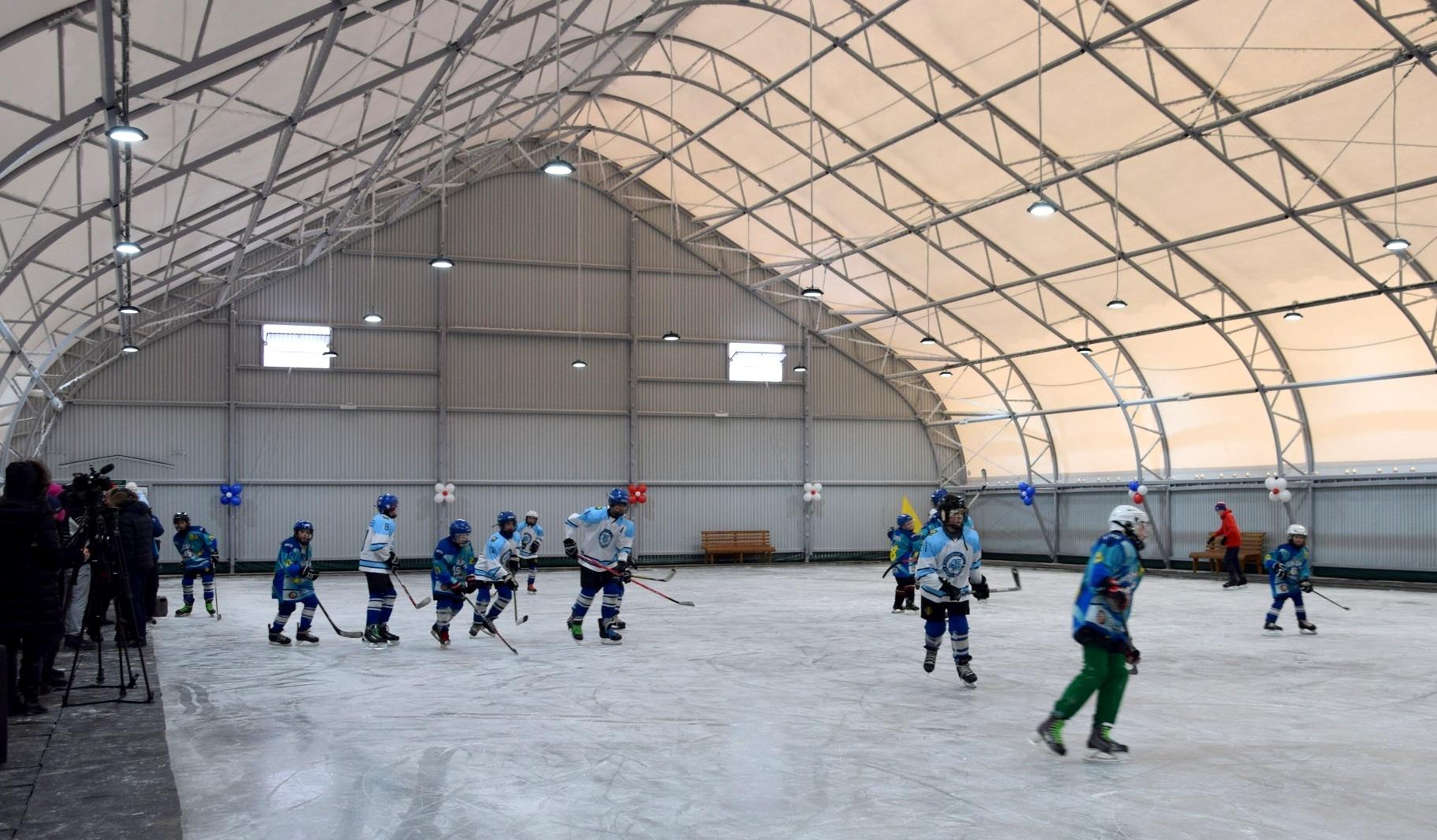 Крытая ледовая площадка открылась в Правобережном районе Братска