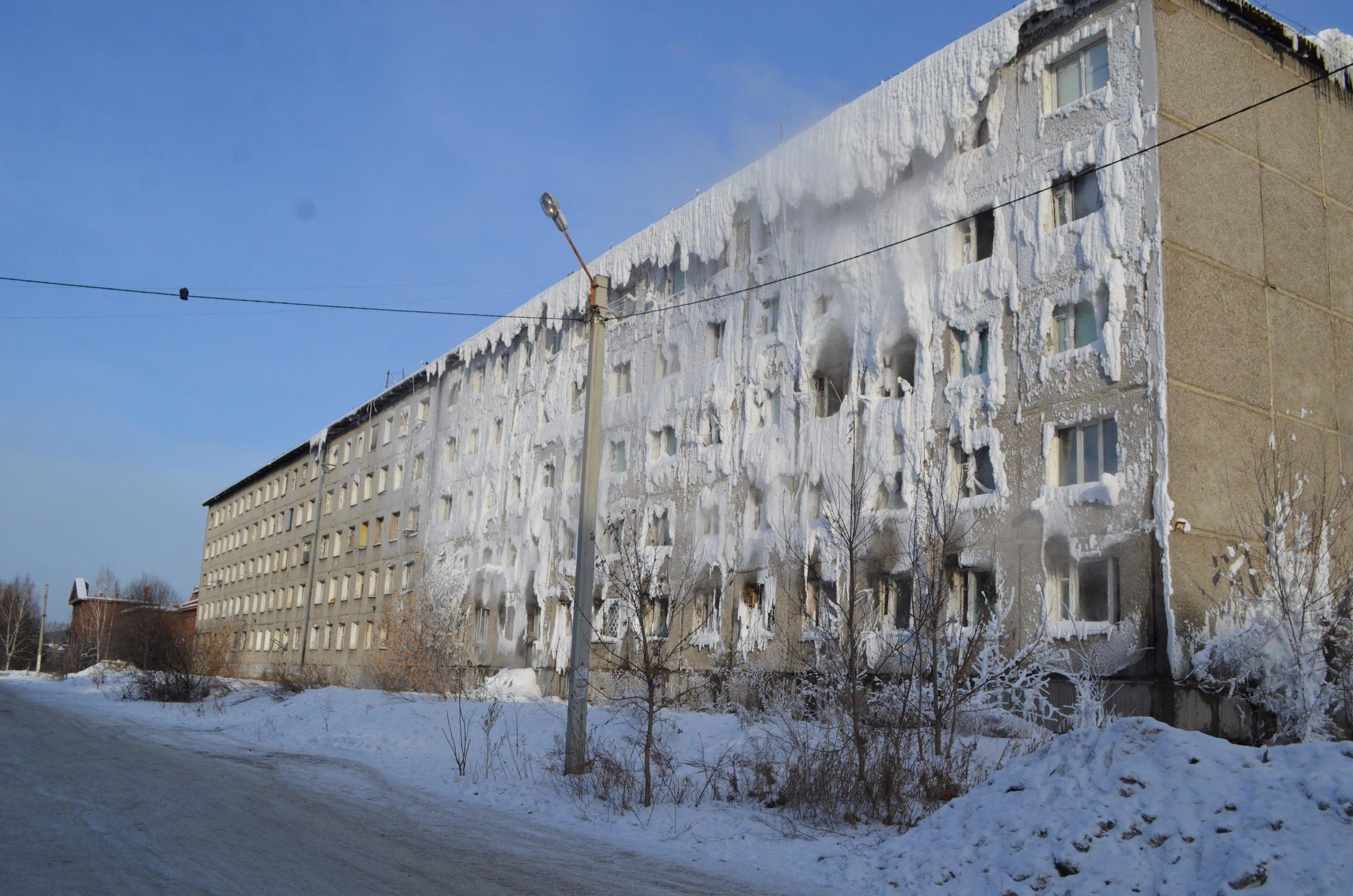 Замок Снежной королевы на территории ИВВАИУ. Фоторепортаж — Твой Братск