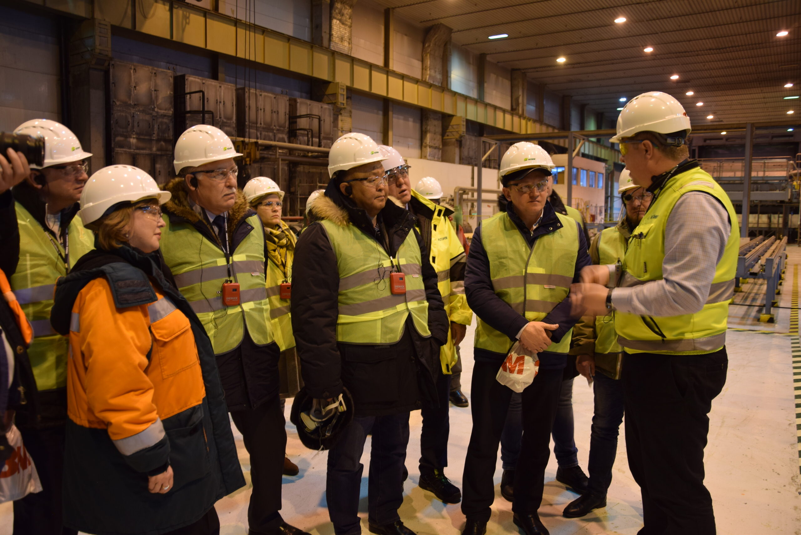 Делегация представителей Законодательного собрания посетила промпредприятия Братска