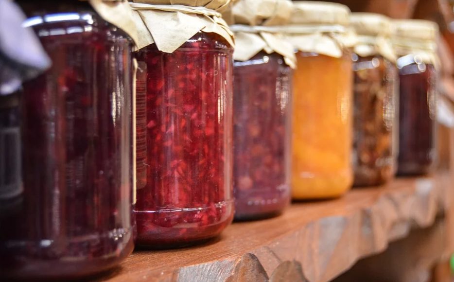 Игорь Кобзев подписал указ, утверждающий перечень товаров первой необходимости