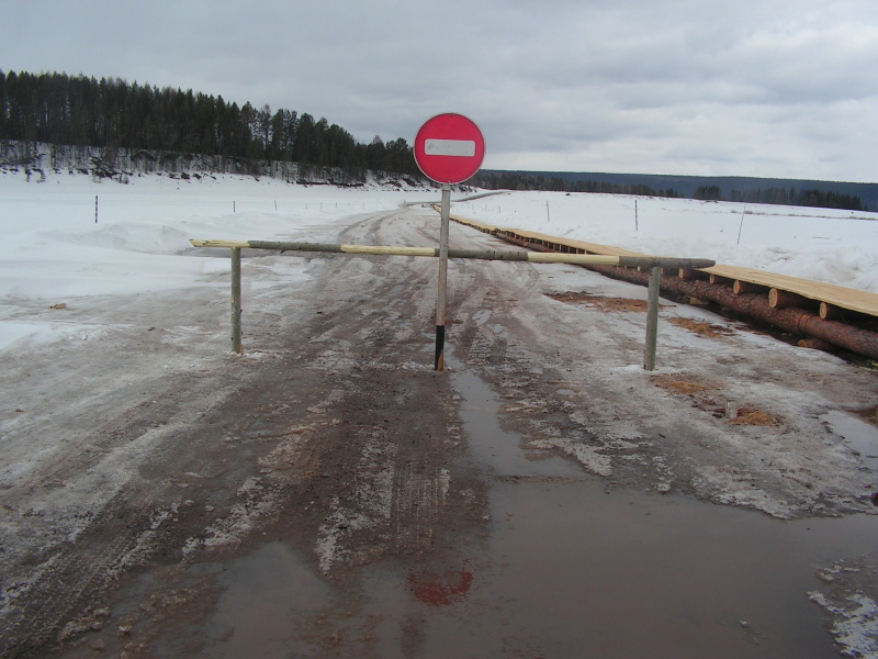 На Братском водохранилище остановлена ледовая дорога "н.п. Балаганск – Карьер"