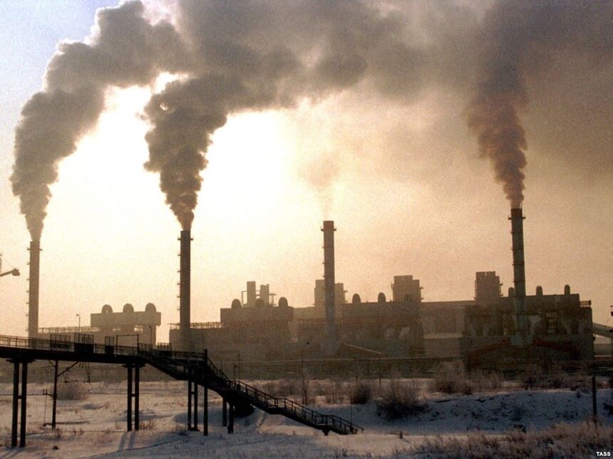 Прокуратура: Филиал АО "Группа Илим" и ПАО "РУСАЛ Братск" не снизили выброс загрязняющих веществ в период неблагоприятных метеоусловий
