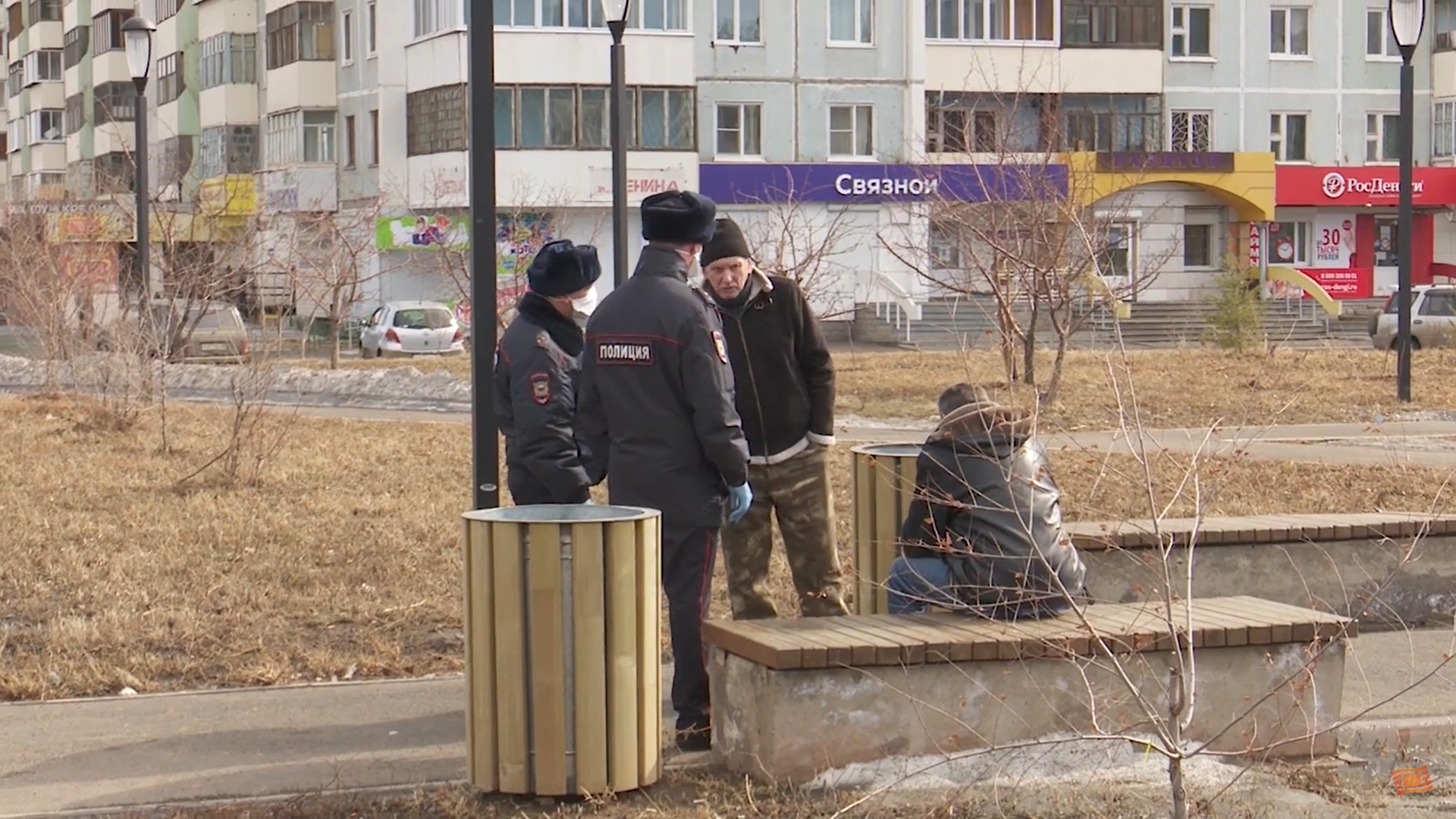 Братчане продолжают наслаждаться весной на лавочках наперекор указу губернатора