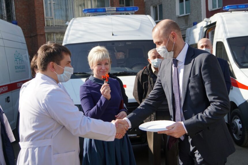 Дерипаска передал медикам Приангарья четыре автомобиля скорой помощи