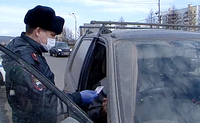 Полиция ежедневно проверяет граждан на соблюдение режима самоизоляции в Братске
