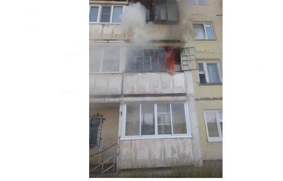 15 человек спасли при тушении пожара в многоквартирном доме в Братске